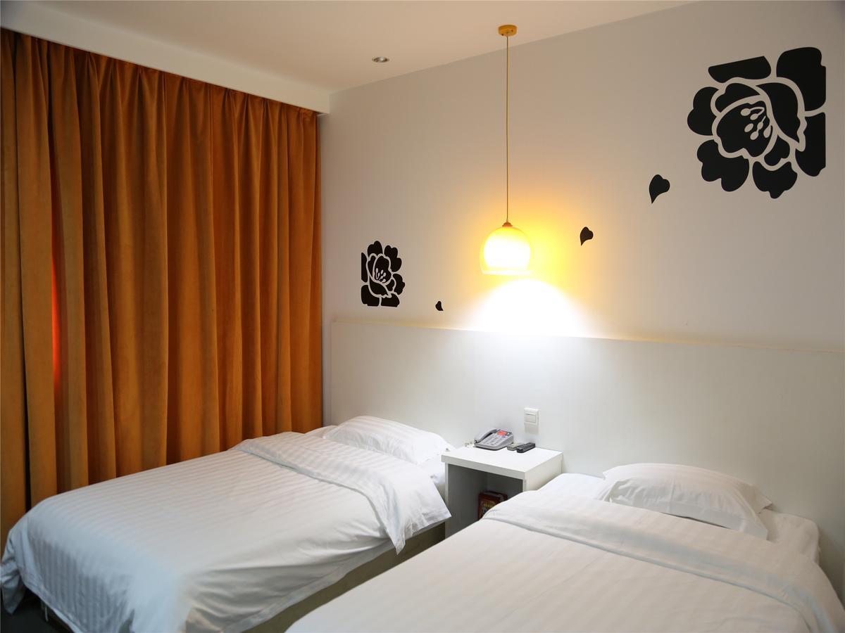 V8 Hotel Xicun Subway Branch Kuangcsou Kültér fotó