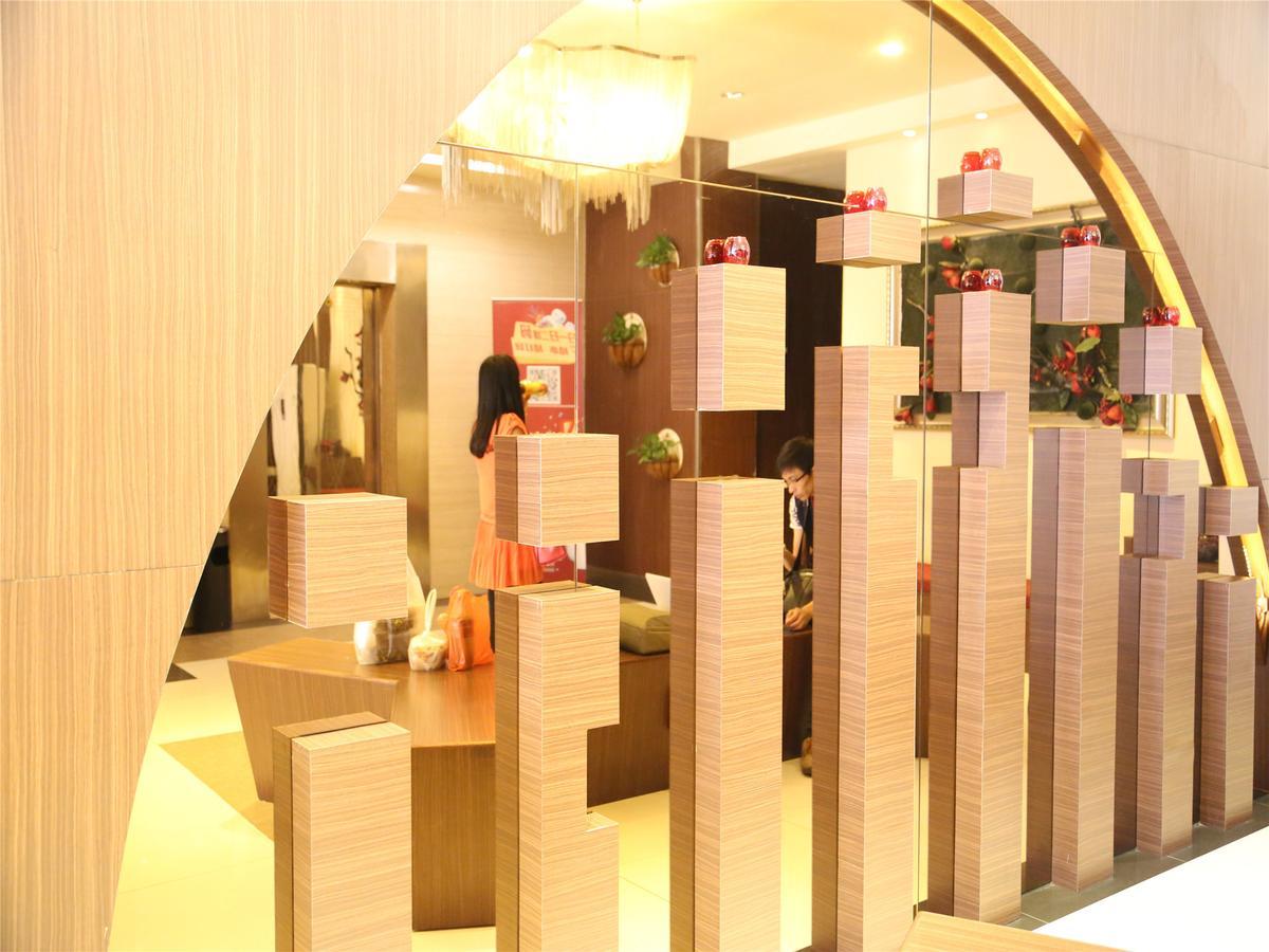 V8 Hotel Xicun Subway Branch Kuangcsou Kültér fotó