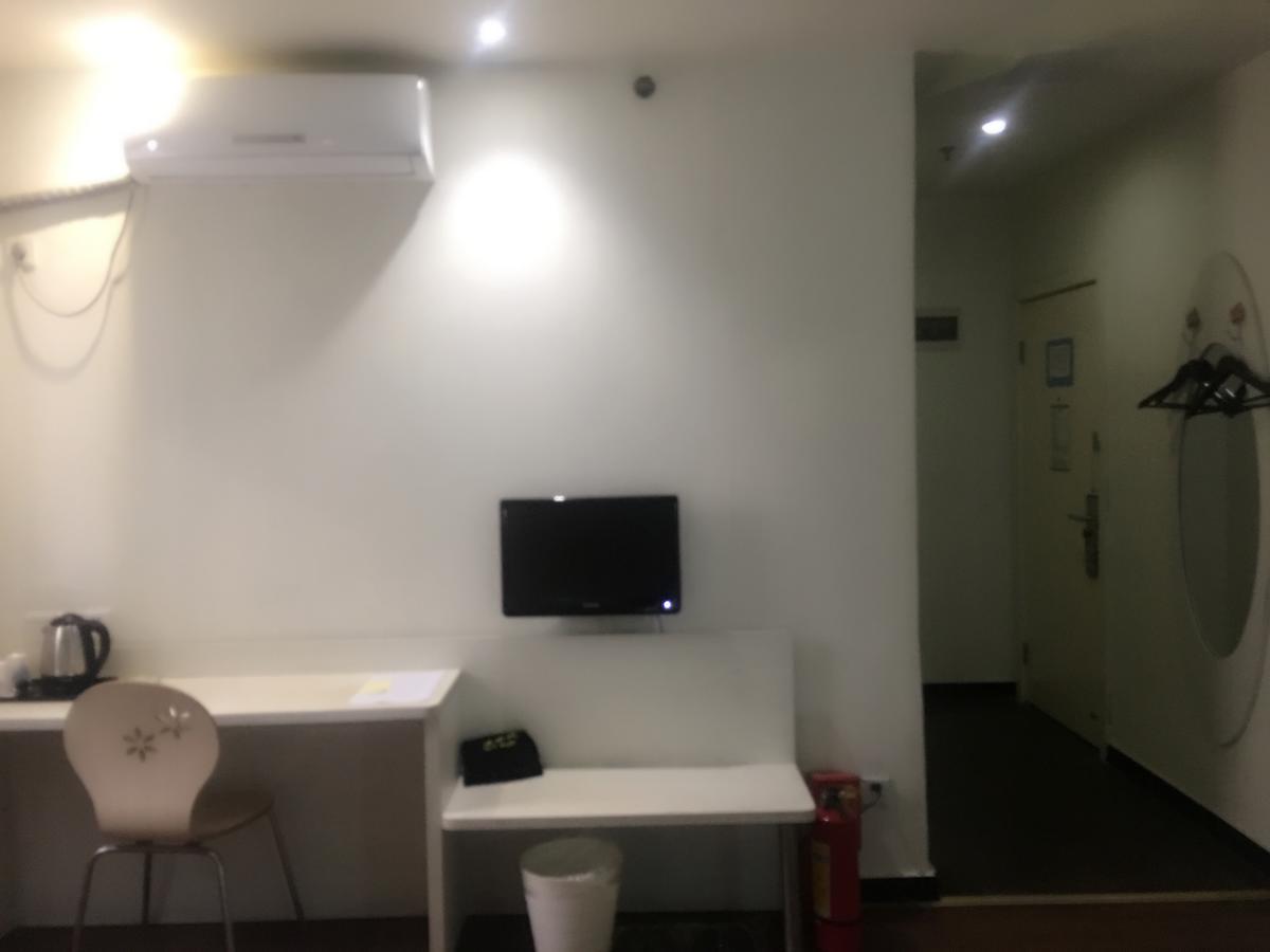 V8 Hotel Xicun Subway Branch Kuangcsou Kültér fotó