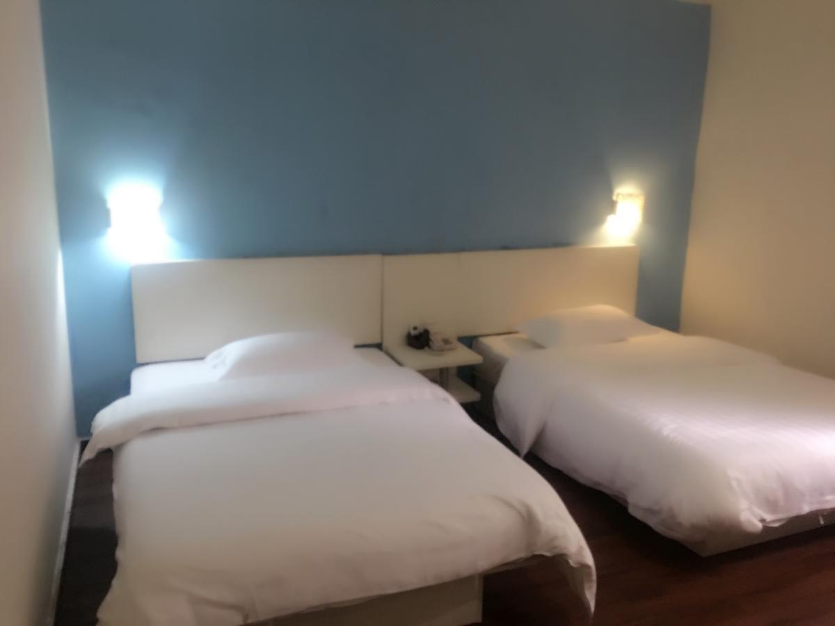 V8 Hotel Xicun Subway Branch Kuangcsou Kültér fotó